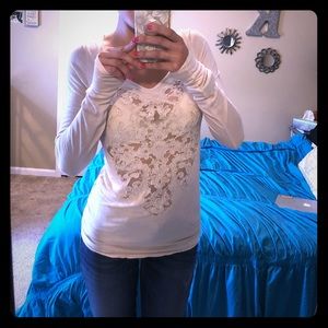 Buckle lace T-shirt.